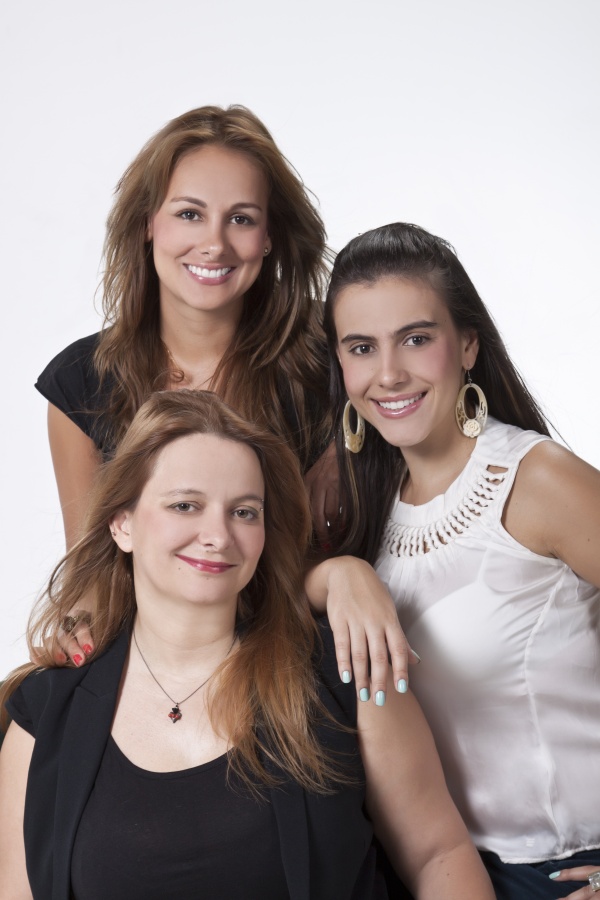 Marta Belmonte en compañía de Silvana Restrepo y Maria Camila Hernández, quienes son consultoras para Entropía en Colombia.